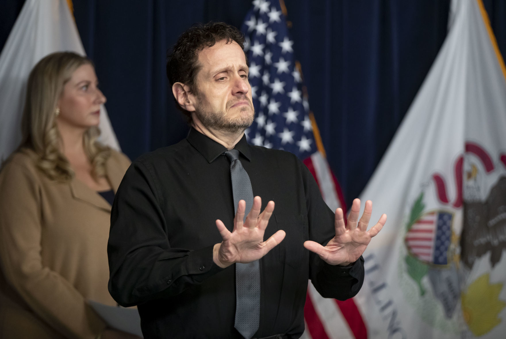 ct-heidi-stevens-coronavirus-sign-language-guy-press-conferences
